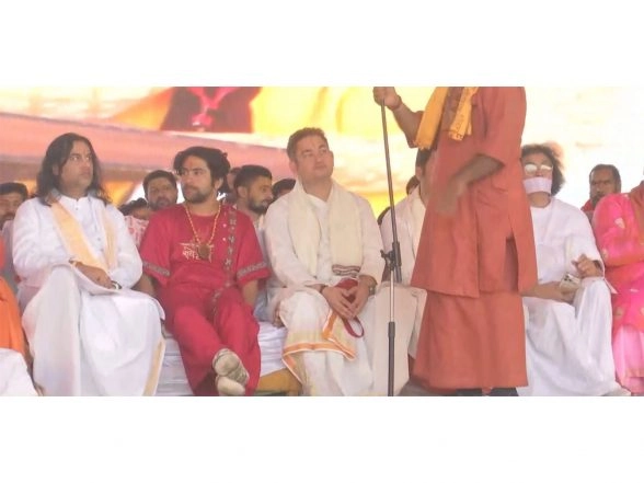India News |  Bageshwar Dham Sarkar Acharya Dhirendra Krishna Shastri Conclude Sanatan Hindu Ekta Padayatra