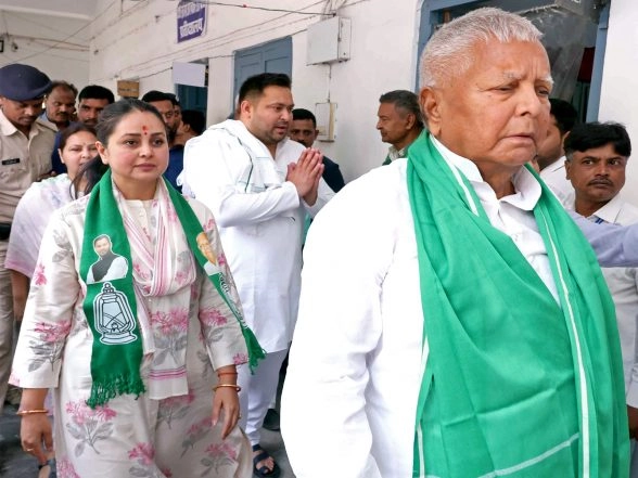 India News | NDA, AIMIM, JD(U) Leaders Raise Questions to RJD over Rohini Acharya's Political Exit