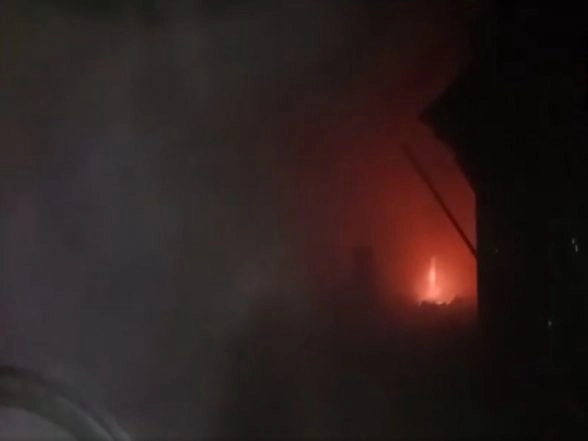 India News | Uttar Pradesh: Five Shops Gutted in Massive Fire in Lucknow