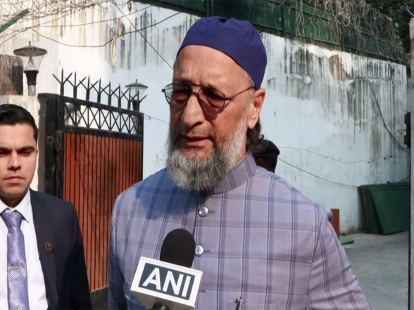 India News | Asaduddin Owaisi Expresses Grief over Bus Accident in Saudi Arabia, Urges Centre to Bring Back Bodies of Indian Pilgrims