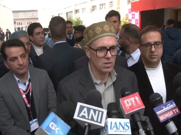 India News | Kashmir: Omar Abdullah Visits Injured in Nowgam Accidental Blast, Promises Support to Victims, Families