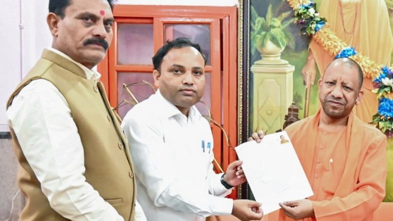 India News | Uttar Pradesh CM Yogi Adityanath Fills Enumeration Form Under Special Intensive Revision
