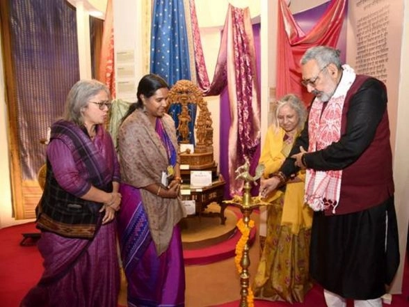 India News | Union Textiles Minister Giriraj Singh Inaugurates Special Handloom, Handicraft Exhibition Cum Sale at IITF
