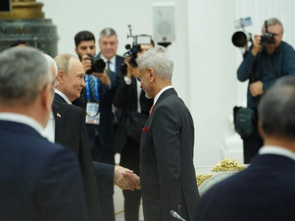 World News | Jaishankar Meets President Putin; Calls for Zero Tolerance on Terrorism, Economic Diversification at SCO Summit