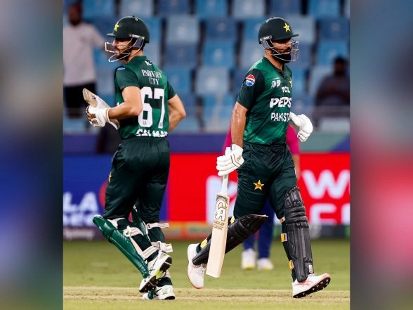 Sports News | Pakistan Survives Scare to Edge Zimbabwe by 5 Wickets in T20I Tri-Series Opener