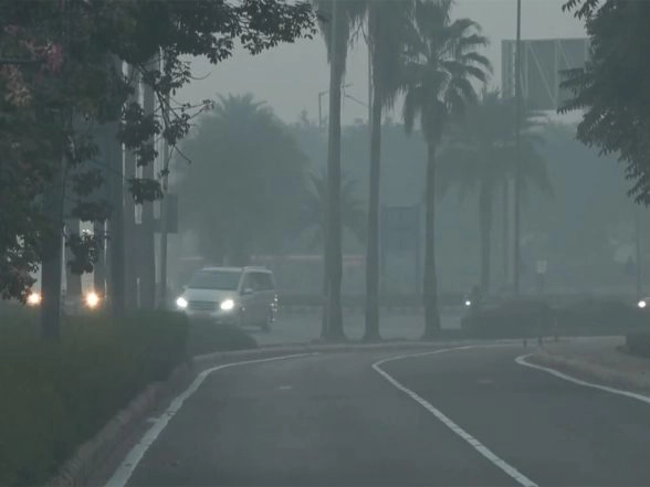 India News | Delhi Wakes Up to Toxic Smog, AQI at 392 in 'very Poor' Category