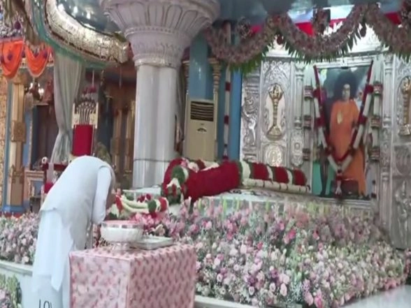 India News | Andhra Pradesh: PM Modi Pays Respects at Sri Sathya Sai Baba's Mahasamadhi in Puttaparthi