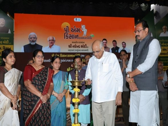 India News | Gujarat: 49.31 Lakh Farmers Receive Financial Assistance of Rs 986 Crore Under PM KISAN Samman Nidhi Yojana