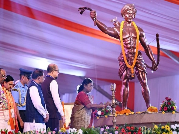 India News | President Murmu Highlights Tribal Contribution, Development Priority at Janjatiya Gaurav Diwas in Chhattisgarh