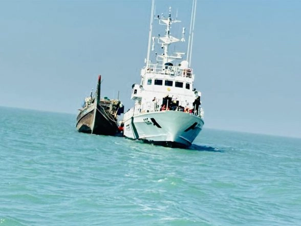 India News | ICG Apprehends Bangladeshi Boat for Illegal Fishing in Indian Waters