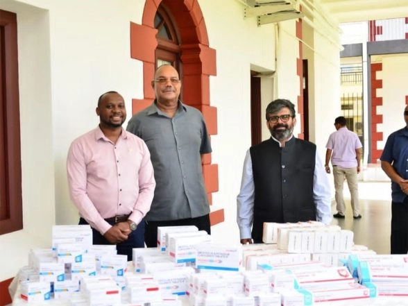 World News | India Hands over 3.5 Tonnes Medicine Consignment to Seychelles