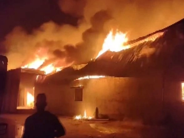 India News | Gujarat: Fire Breaks out at Wood Warehouse in Surat