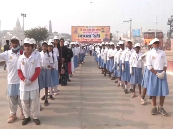India News | Children Lead Cleanliness Drive in Ayodhya Ahead of Ram Janmabhoomi Flag Hoisting Ceremony