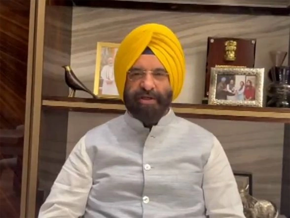 India News | Delhi Environment Minister Manjinder Singh Sirsa Asserts Strict Enforcement of DPCC Dust Mitigation Guidelines for Road Cutting to Combat Air Pollution