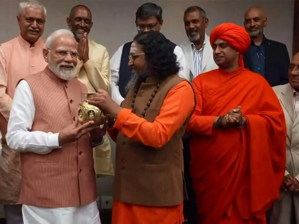 World News | PM Modi Interacts with Heads of Prominent Community Organisations in Johannesburg