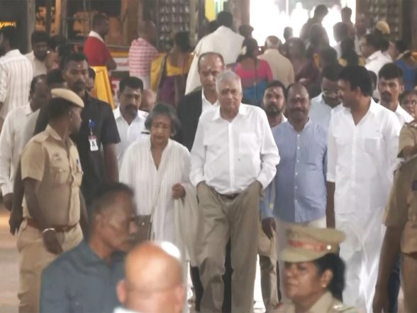 Health News | Former Sri Lankan President Ranil Wickremesinghe Visits Meenakshi Amman Temple in Madurai