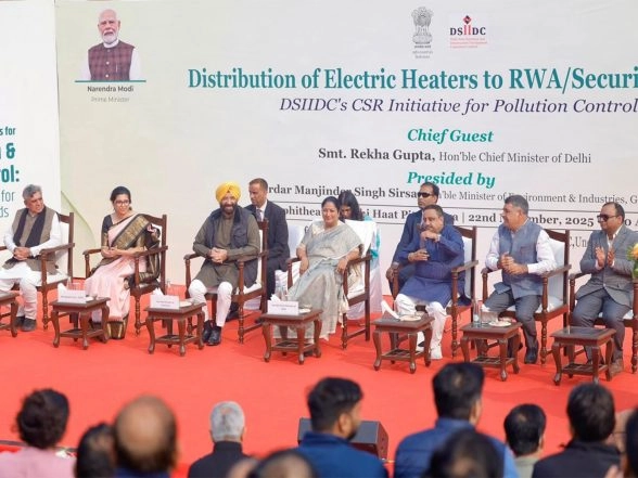 India News | Delhi Govt Distributes Electric Heaters to RWAs to Curb Winter Pollution