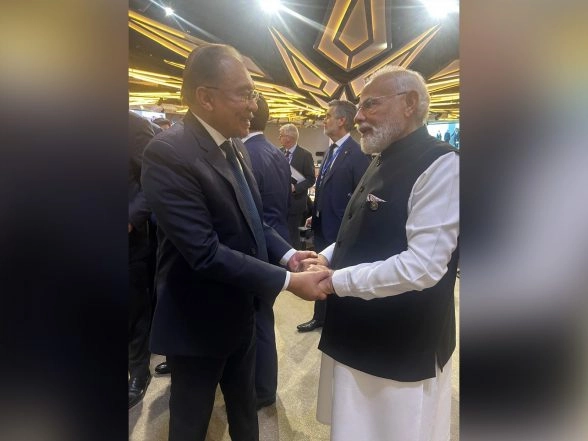 World News | PM Modi Meets Malaysian Counterpart on Sidelines of G20 Summit
