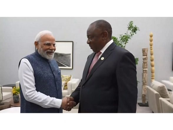 World News | PM Modi Holds Bilateral Meeting with South African President Ramaphosa on G20 Sidelines in Johannesburg