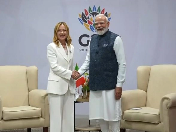 World News | PM Modi Meets Italian Counterpart Meloni on G20 Summit Sidelines
