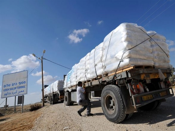 World News | 'Operation Chivalrous Knight 3' Reinforces UAE Support for Gaza with 249th Convoy, Loaded with 195 Tonnes of Relief Materials