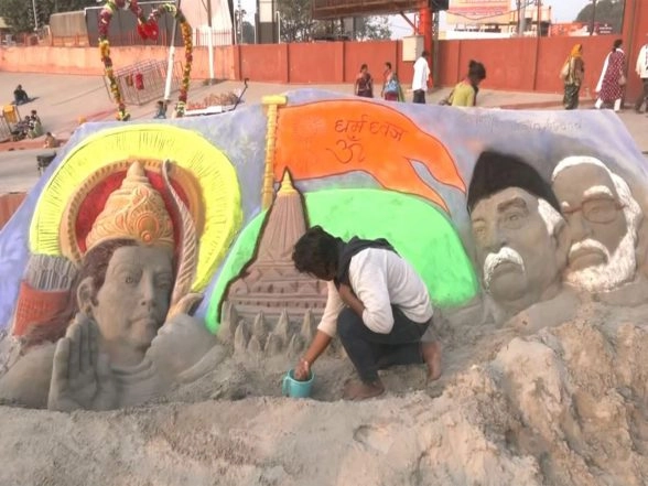 India News | Sand Artist Rupesh Singh Crafts Sand Sculpture of Lord Rama Ahead of Ram Temple's Flag Hoisting Ceremony in Ayodhya