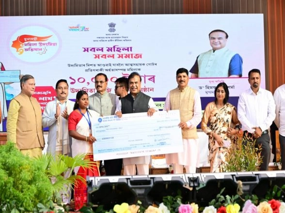 India News | Assam CM Distributes Cheques to 32,787 Beneficiaries Under Mukhya Mantri Mahila Udyamita Abhiyan