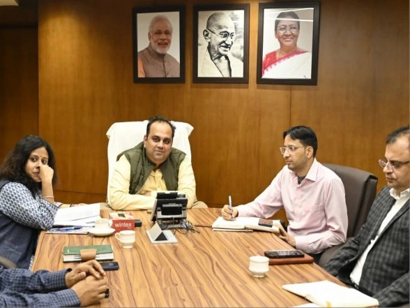 India News | Delhi Transport Minister Reviews Fire Incidents in DTC Buses; Issues Strict Directives to Strengthen Safety Protocols