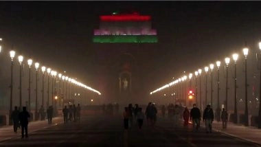 India News | Delhi: Thick Layer of Toxic Smog Blankets National Capital; Average AQI Reaches 363