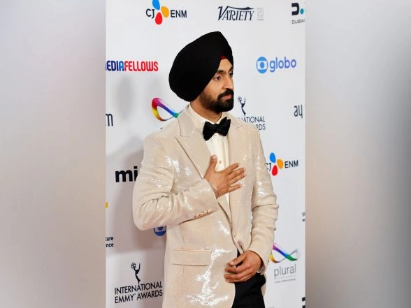 Entertainment News | Diljit Dosanjh Takes Shimmer Glam at International Emmys 2025, Loses Best Actor Award to Spain's Oriol Pla