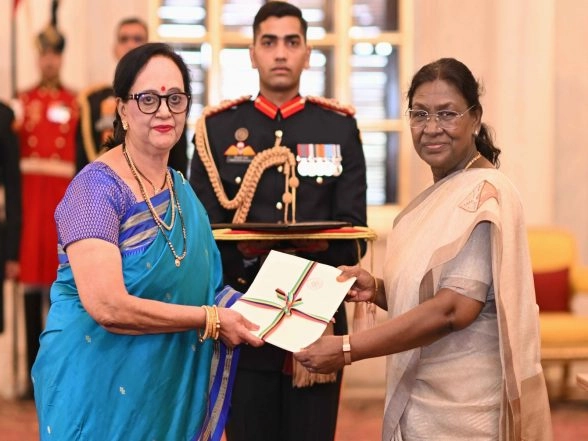 World News | President Droupadi Murmu Accepts Credentials from Envoys of 5 Nations