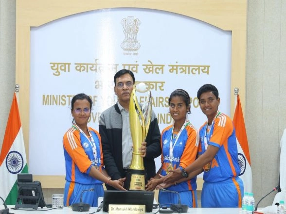 Sports News | Mansukh Mandaviya Felicitates Blind T20 World Cup-winning Indian Team Members at His Residence in New Delhi