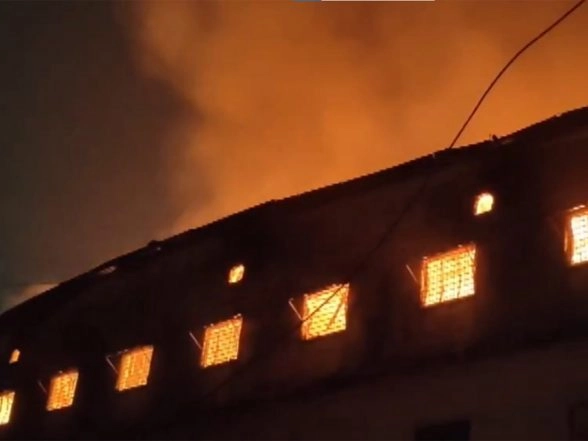 India News | Maharashtra: Fire Breaks out in Bhiwandi Commercial Complex in Thane, No Casualties
