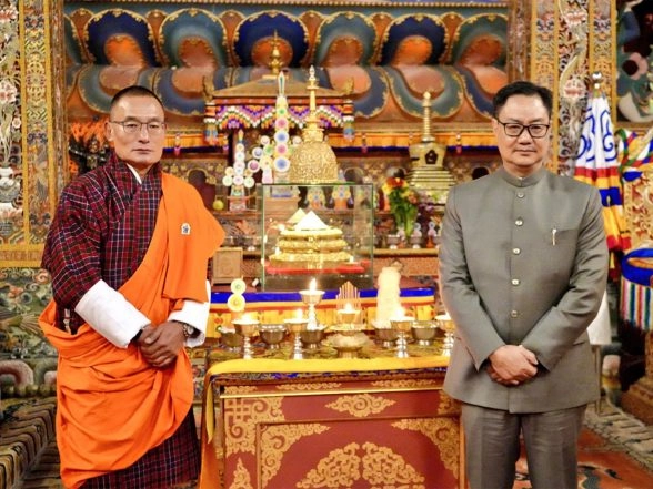 World News | Holy Buddha Relics Bid Farewell from Thimphu in Ceremony Attended by Bhutanese Leadership