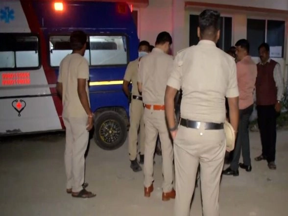 India News | Karnataka: IAS Officer Mahantesh Bilagi, 2 Others Die in Kalaburagi Road Accident