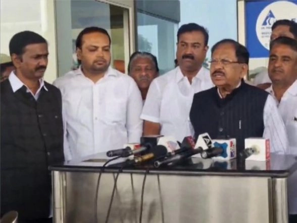 India News | Dalit Organisations Hold Protest in Tumkur, Demand Karnataka Home Minister Parameshwara Be Made Chief Minister