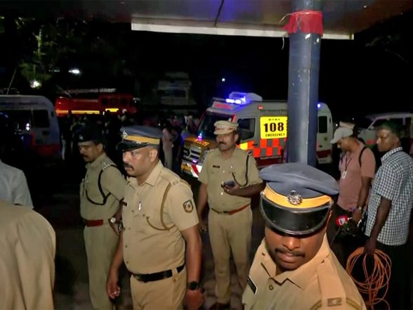 India News | Kerala: FIR Against Youtuber for Alleging Police's Role in Sabarimala Gold Theft Case