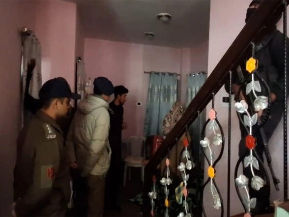 India News | Handwara Police Raid Waripora Institute; Electronic Devices Seized for Probe into Suspected Unlawful Links