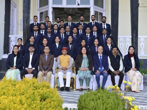 India News | Trainee Officers Call on Himachal Governor Shiv Pratap Shukla at Raj Bhavan