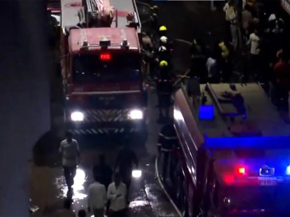 India News | Maharashtra: Massive Fire Breaks out Inside Godown in Kurla West's Kismat Nagar Area