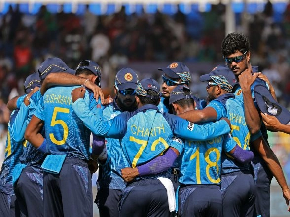 Sports News | Sri Lanka Beat Pakistan by Six Runs to Qualify for Final of Tri-nation T20I Series