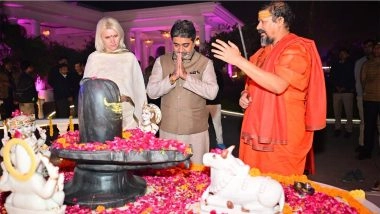 Business News | Dr. Abhishek Verma Receives Blessings of Acharya Mahamandaleshwar Swami Kailashanand Giri Ji Maharaj; Discussion on Sanatan Dharma and Social Welfare