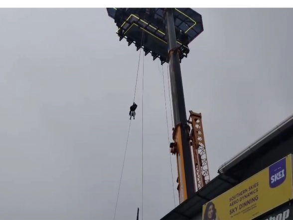 India News | Tourists Stranded at Sky Dining Facility in Idukki, Kerala After Crane Failure; Rescue Underway