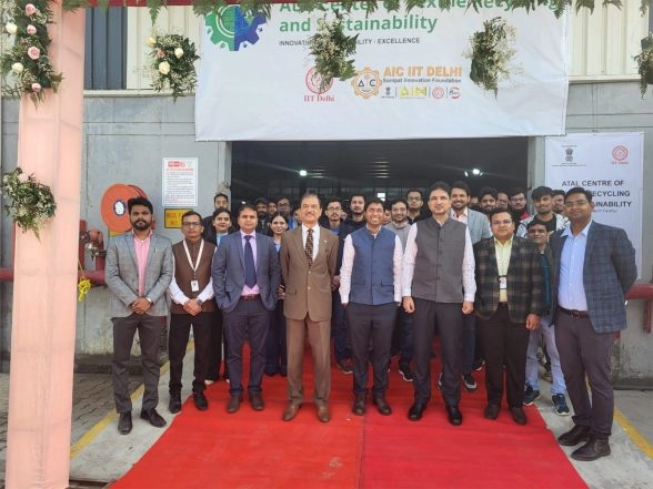 India News | IIT Delhi's ACTRS Transfers New Recycling Technologies for Aramid Waste, Technical Gloves, National Flags to Industry Partners