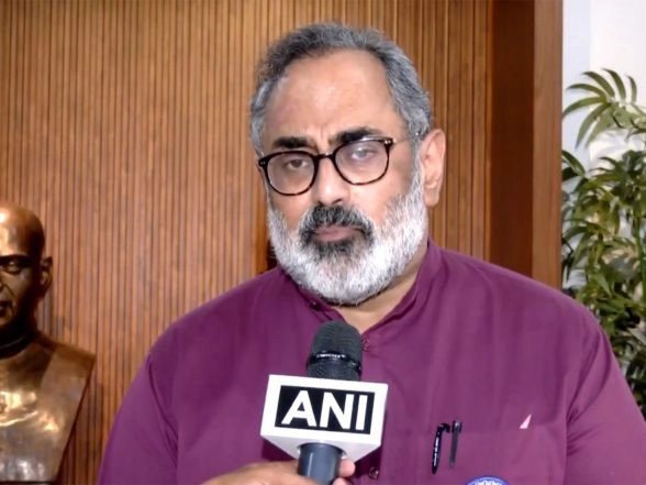 India News | Unnikrishnan Potti's Photos with Sonia Gandhi Expose Congress-CPM Nexus in Sabarimala Gold Theft Case: BJP's Rajeev Chandrasekhar