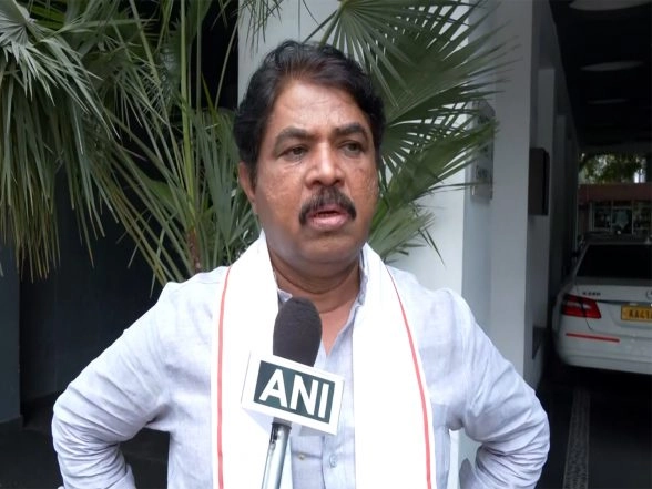 India News | Nothing Happens in Breakfast Meetings Except Fights: Karnataka LoP Takes Dig at Congress on CM Post Tussle