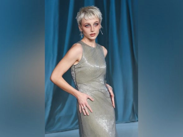 Entertainment News | Emma Chamberlain on Why She Keeps Dating Musicians