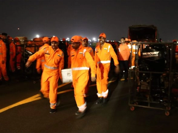 India News | Five 6th Battalion NDRF Teams Airlifted from Vadodara to Chennai as Cyclone Ditwah Intensifies