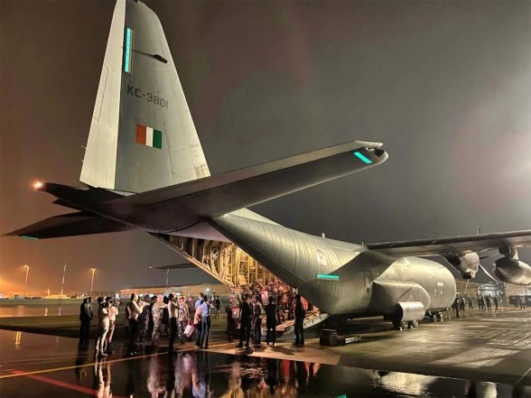 World News | India Responds with Op Sagar Bandhu Bringing Assistance to Cyclone-hit Sri Lanka; Highlights Neighbourhood First Policy, MAHASAGAR Vision