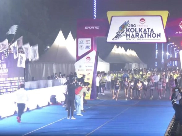 Entertainment News | Actor-model Milind Soman Flags off Marathon in Kolkata to Promote Fitness in Society